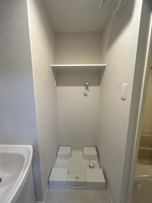 物件内観写真10　(洗濯機置場)