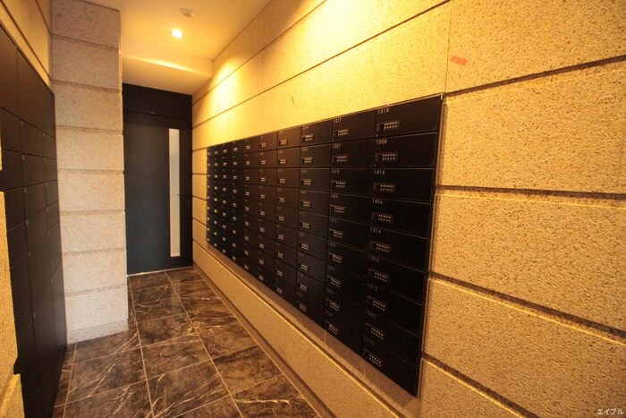 物件外観写真4　(エントランス部分)