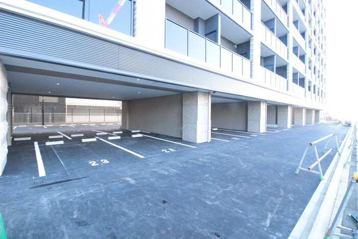 物件外観写真6　(駐車場)