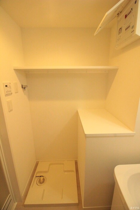 物件内観写真13　(洗濯機置場)