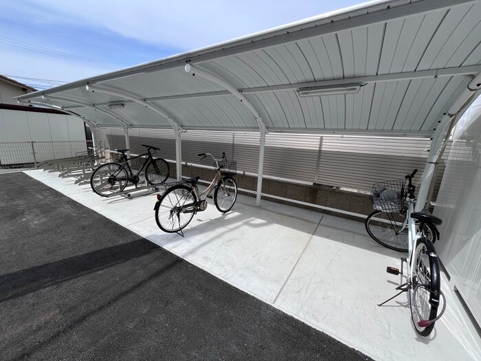 物件外観写真3　(駐輪場)