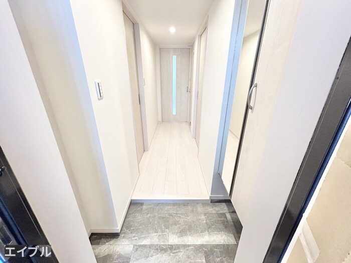 物件内観写真12　(玄関)