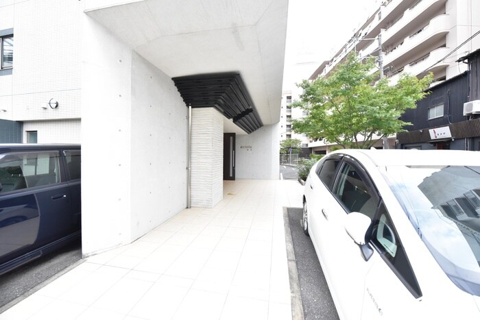 物件外観写真2　(エントランス部分)