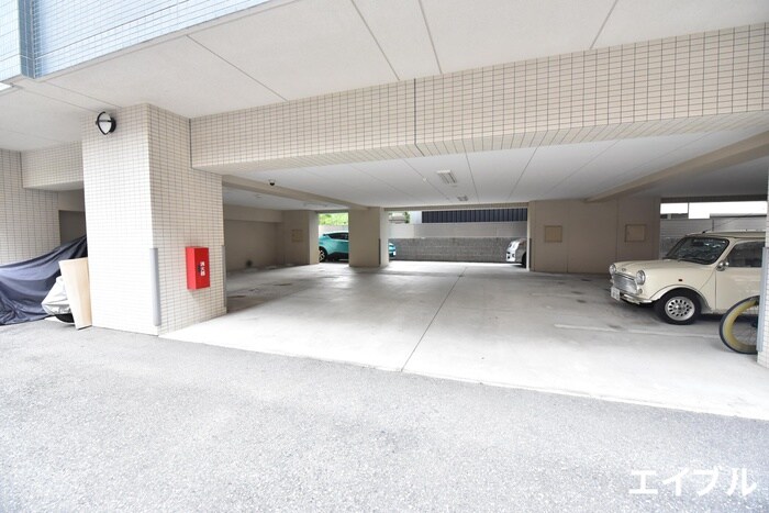 物件外観写真4　(駐車場)