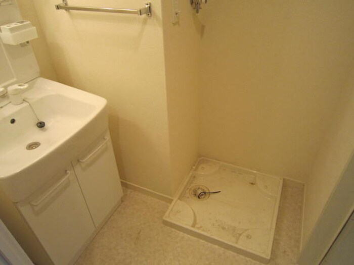 物件内観写真13　(洗濯機置場)