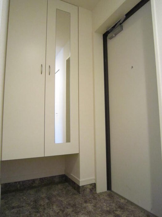 物件内観写真18　(玄関)