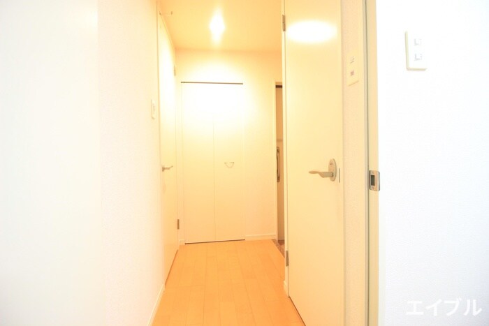 物件内観写真18　(廊下)
