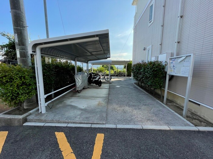 物件外観写真3　(駐輪場)