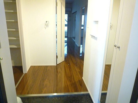 物件内観写真7　(玄関)