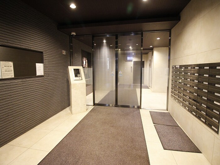 物件外観写真3　(エントランス部分)