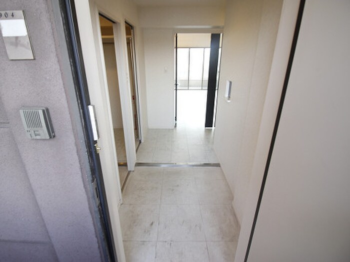 物件内観写真10　(玄関)