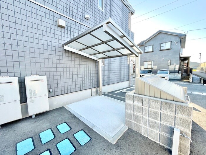 物件外観写真3　(駐輪場)