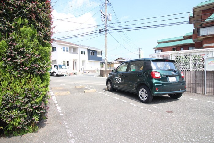 物件外観写真4　(駐車場)
