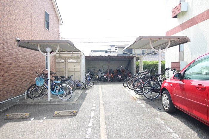 物件外観写真5　(駐輪場)