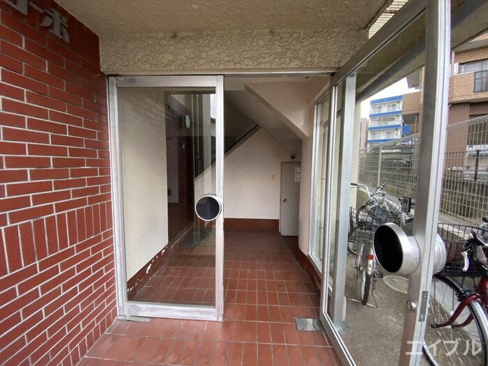 物件外観写真4　(エントランス部分)