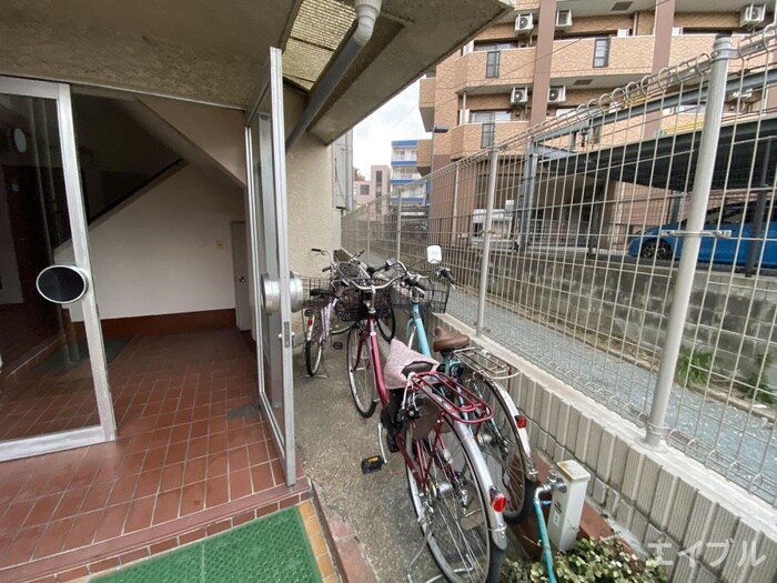 物件外観写真5　(駐輪場)