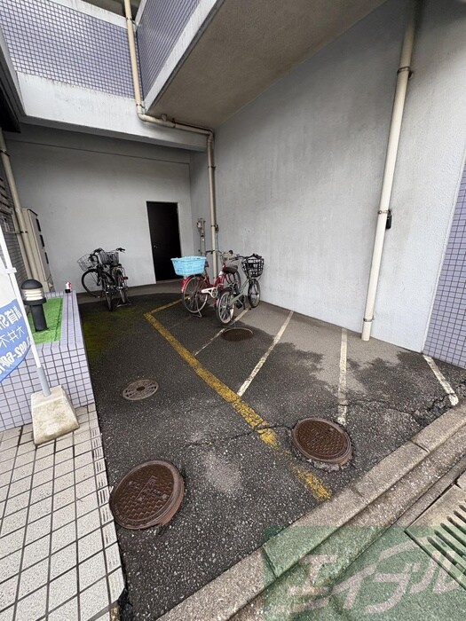 物件外観写真3　(駐輪場)
