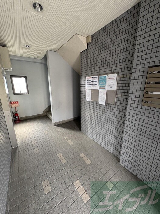 物件外観写真4　(エントランス部分)