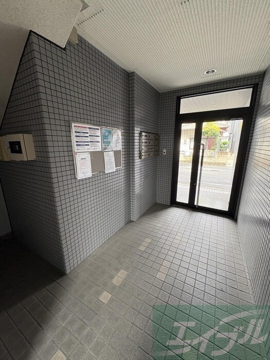 物件外観写真5　(エントランス部分)