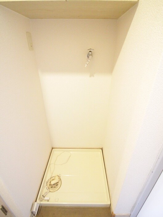 物件内観写真11　(洗濯機置場)