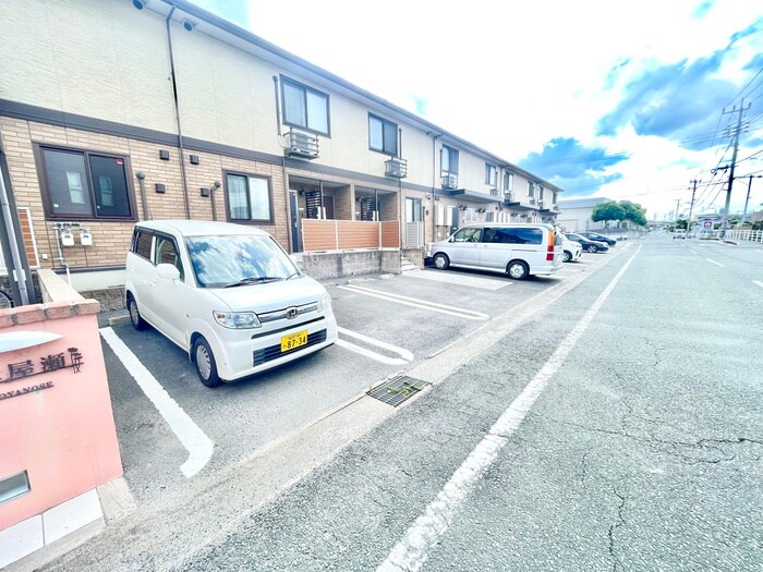 物件外観写真2　(駐車場)