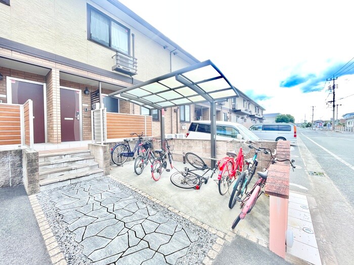 物件外観写真3　(駐輪場)