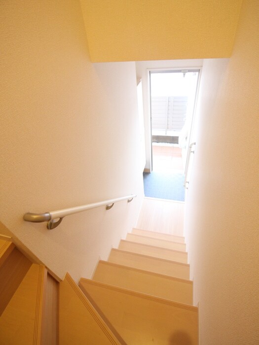 物件内観写真12　(玄関)