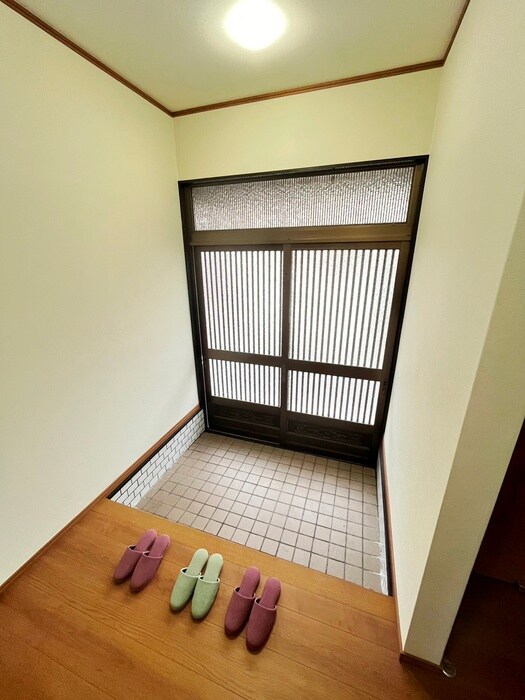 物件内観写真10　(玄関)