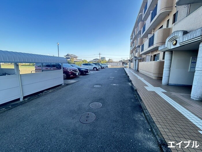物件外観写真2　(駐車場)