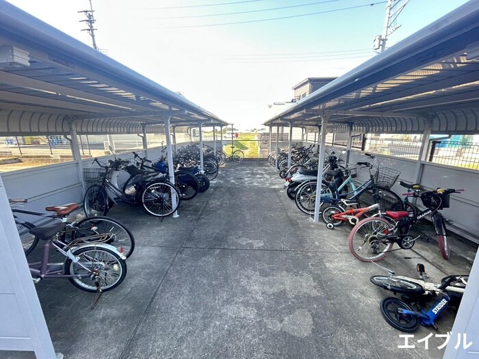 物件外観写真3　(駐輪場)