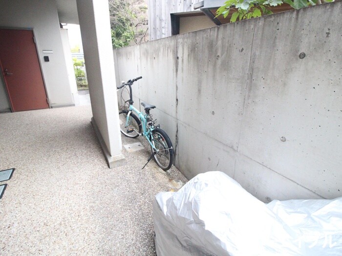 物件外観写真3　(駐輪場)
