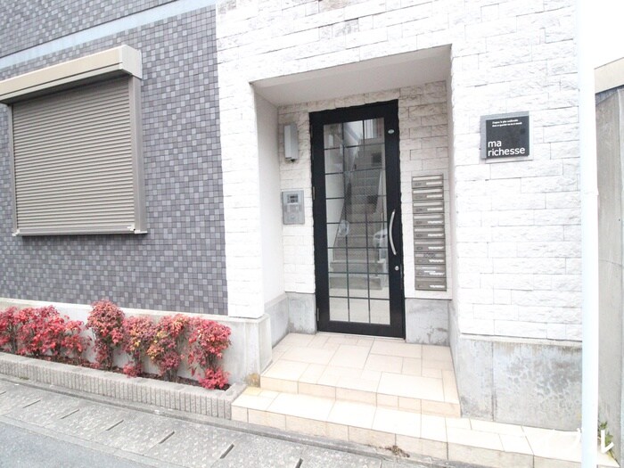 物件外観写真4　(エントランス部分)