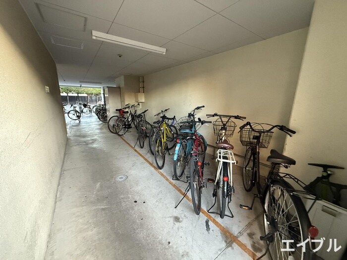 物件外観写真4　(駐輪場)