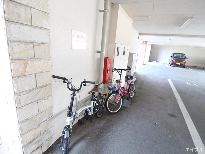 物件外観写真3　(駐輪場)