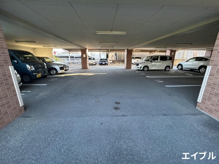 物件外観写真6　(駐車場)
