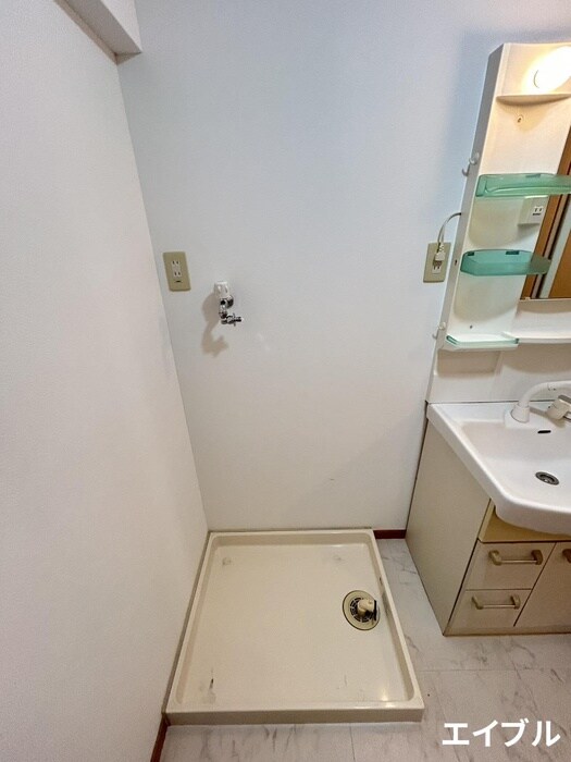 物件内観写真13　(洗濯機置場)