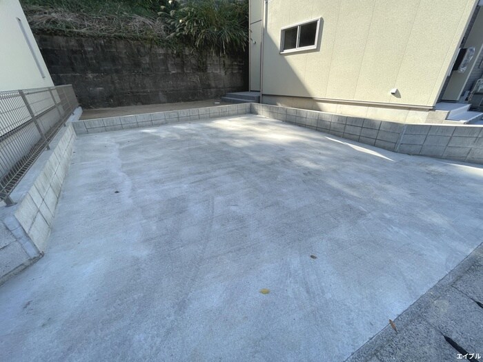 物件外観写真3　(駐車場)