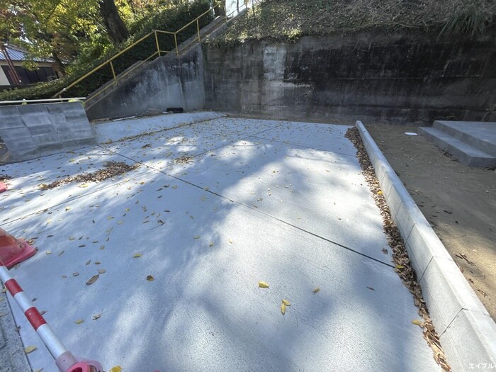 物件外観写真3　(駐車場)