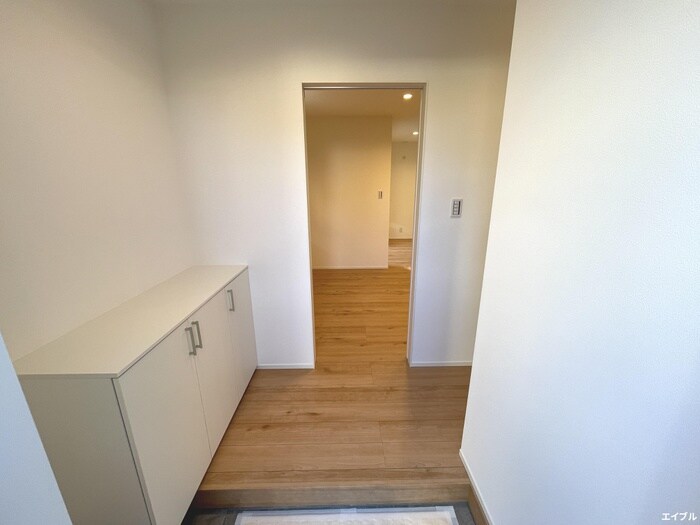 物件内観写真11　(玄関)