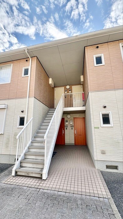 物件外観写真4　(エントランス部分)