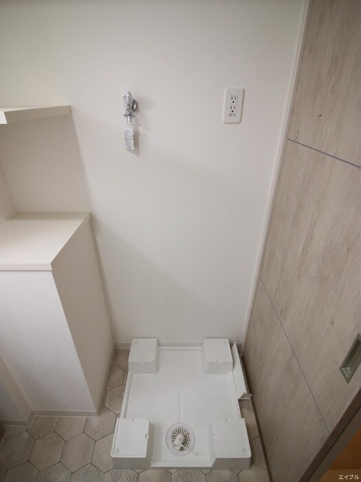 物件内観写真12　(洗濯機置場)