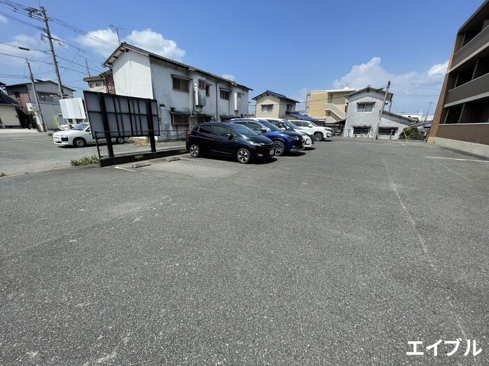物件外観写真2　(駐車場)