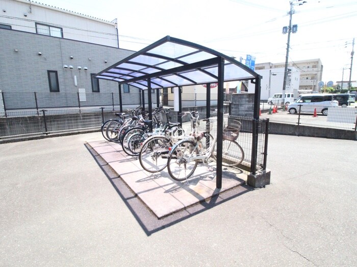 物件外観写真3　(駐輪場)