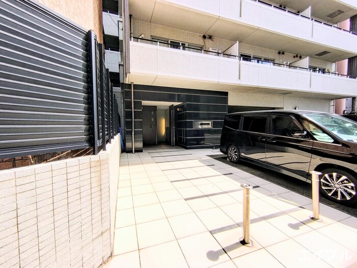 物件外観写真2　(エントランス部分)