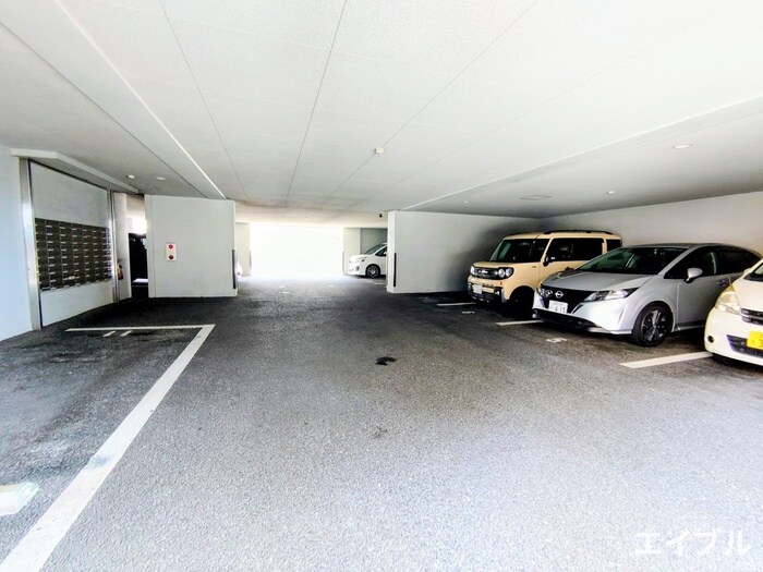 物件外観写真4　(駐車場)