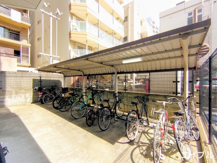 物件外観写真5　(駐輪場)