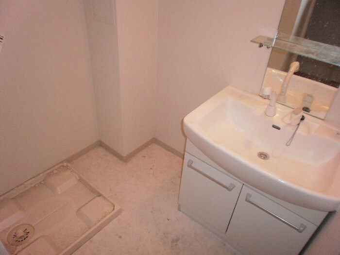 物件内観写真15　(洗濯機置場)