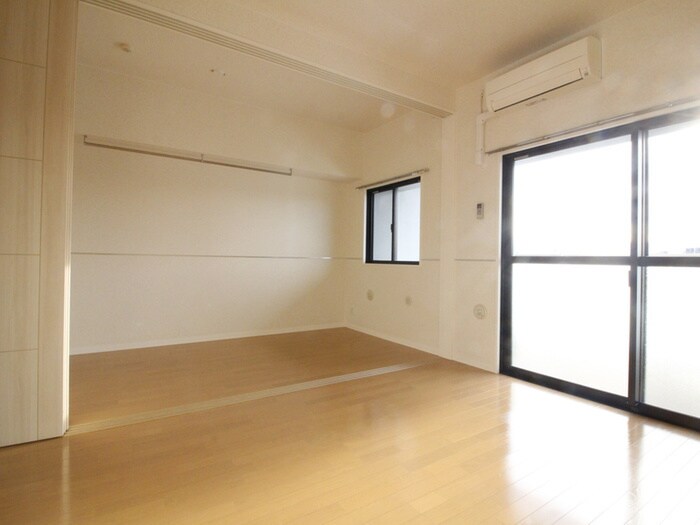 物件内観写真4　(居室)