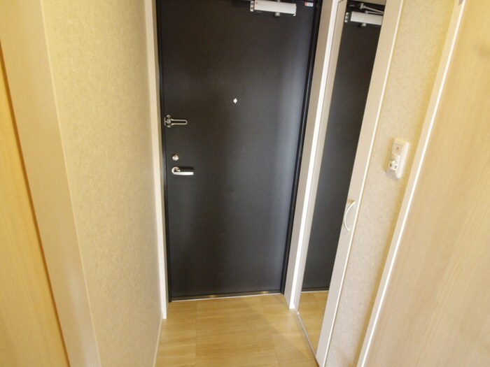 物件内観写真10　(玄関)
