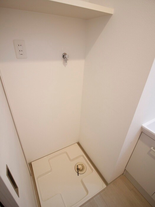 物件内観写真8　(洗濯機置場)